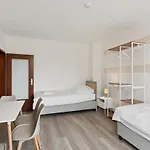 Apartament 2br Near Train Station, Kitchen, Wi-fi, Smart Tv, Bathroom *