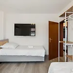 Apartament 2br Near Train Station, Kitchen, Wi-fi, Smart Tv, Bathroom