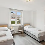 2br Near Train Station, Kitchen, Wi-fi, Smart Tv, Bathroom