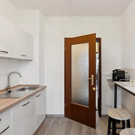 2br Near Train Station, Kitchen, Wi-fi, Smart Tv, Bathroom Halberstadt