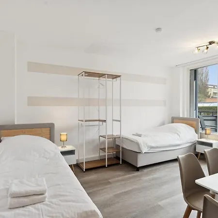 Apartment 2br Near Train Station, Kitchen, Wi-fi, Smart Tv, Bathroom *