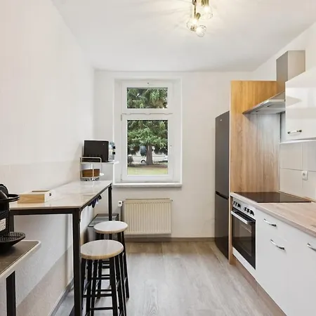 2br Near Train Station, Kitchen, Wi-fi, Smart Tv, Bathroom *