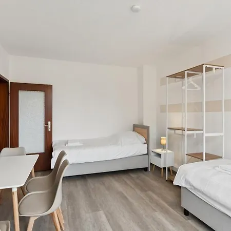 Apartment 2br Near Train Station, Kitchen, Wi-fi, Smart Tv, Bathroom *