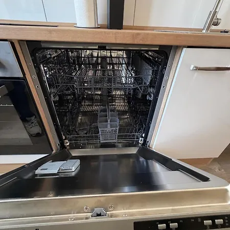 2br Near Train Station, Kitchen, Wi-fi, Smart Tv, Bathroom * هالبيرشتادت