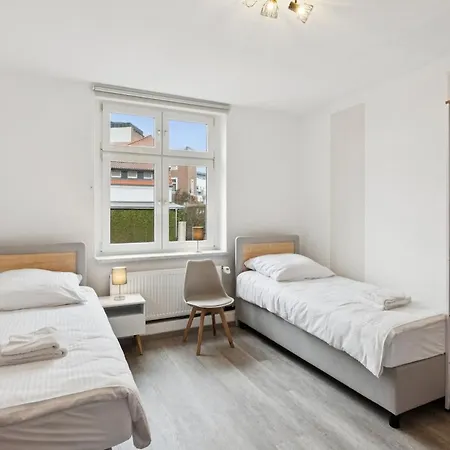 2br Near Train Station, Kitchen, Wi-fi, Smart Tv, Bathroom