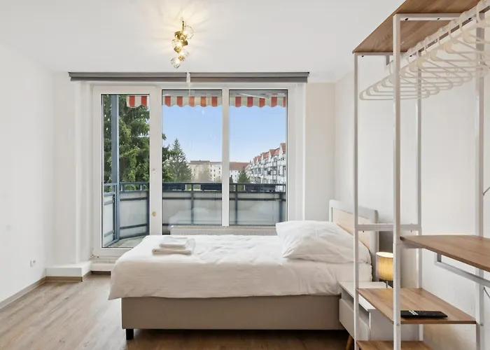 2br Near Train Station, Kitchen, Wi-fi, Smart Tv, Bathroom * هالبيرشتادت