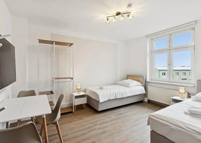 2br Near Train Station, Kitchen, Wi-fi, Smart Tv, Bathroom *