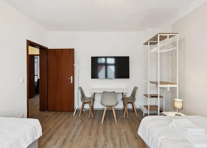 Appartement 2br Near Train Station, Kitchen, Wi-fi, Smart Tv, Bathroom *