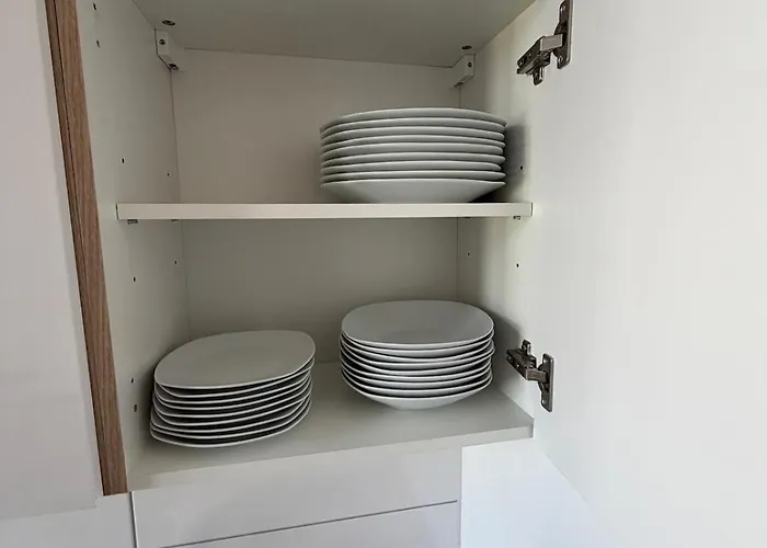 2br Near Train Station, Kitchen, Wi-fi, Smart Tv, Bathroom * هالبيرشتادت