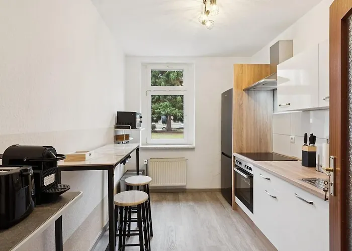 2br Near Train Station, Kitchen, Wi-fi, Smart Tv, Bathroom *