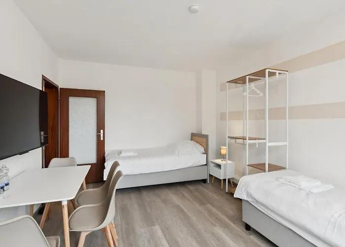 Appartement 2br Near Train Station, Kitchen, Wi-fi, Smart Tv, Bathroom *