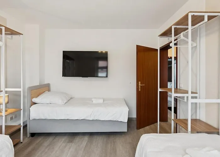 Appartement 2br Near Train Station, Kitchen, Wi-fi, Smart Tv, Bathroom