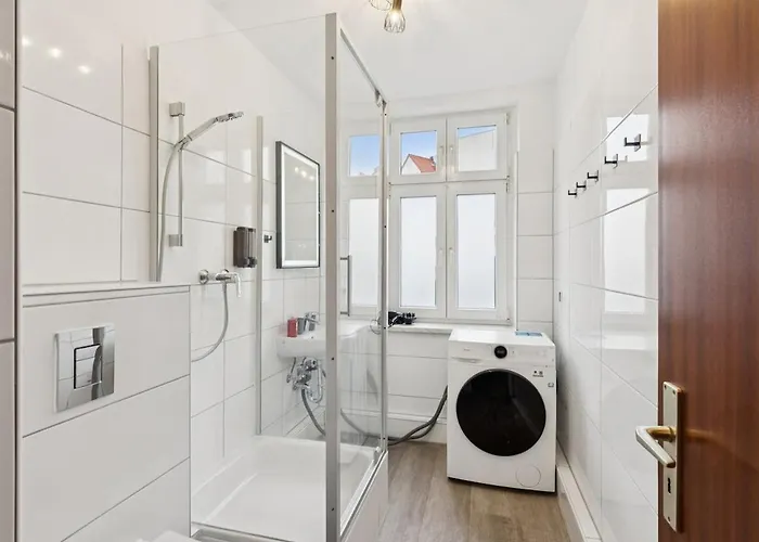 2br Near Train Station, Kitchen, Wi-fi, Smart Tv, Bathroom شقة